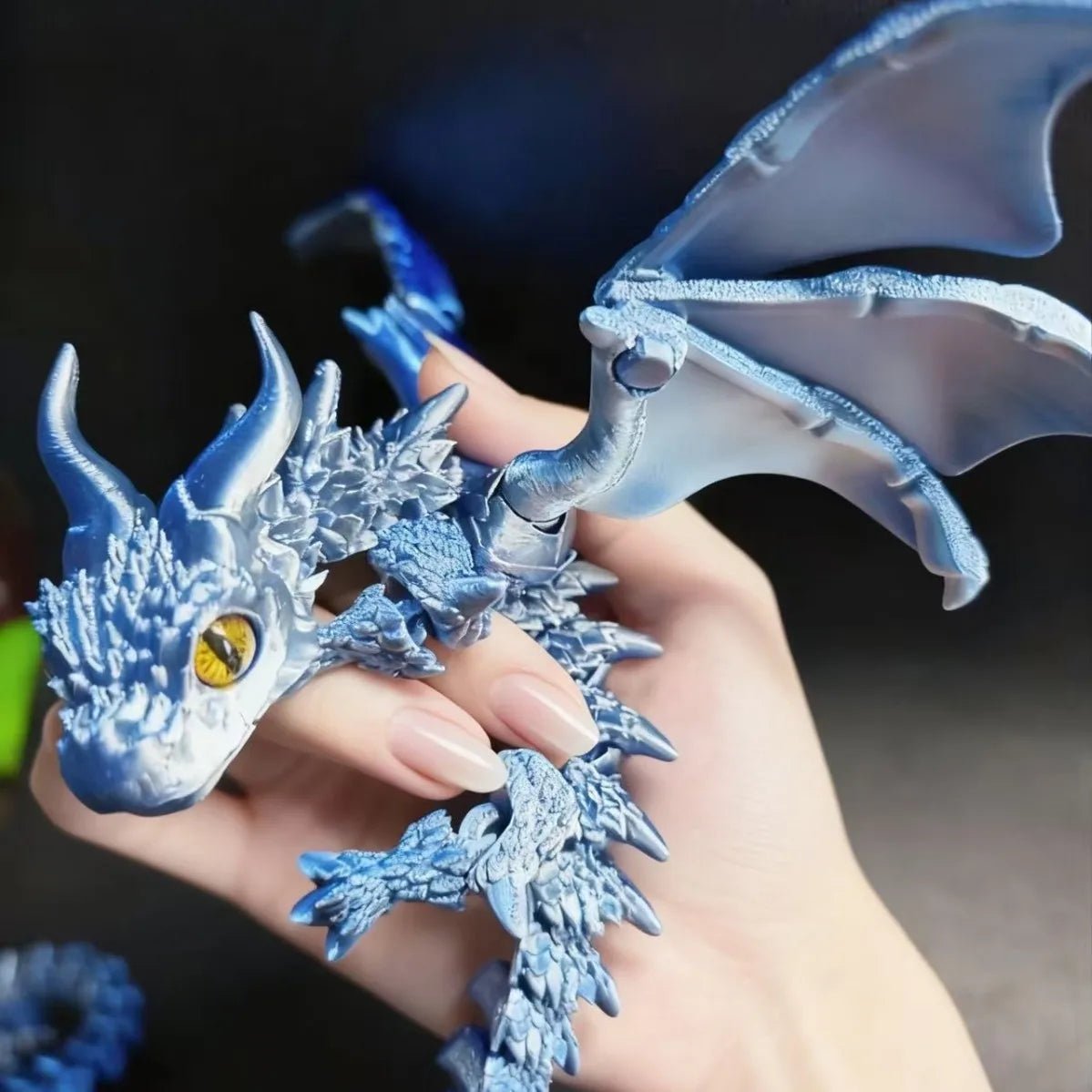 1pc 3D Printed Winged Carriage Dragon Figurine With Random Eyes, Art Deco Resin Dragon Sculpture, Tabletop Animal Theme Decor - LeeHT